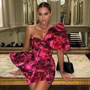 H&M Viral Circular Innovation Design Story Pink Bow Dress